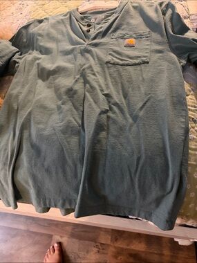 Men’s Carhartt shirt size medium